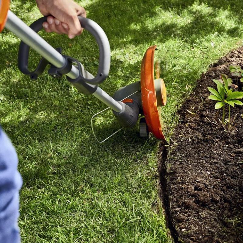 Husqvarna 110iL Cordless Strimmer Kit